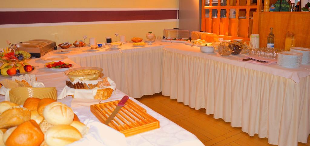 Kastanienhof Hotel Garni Зиновиц Екстериор снимка