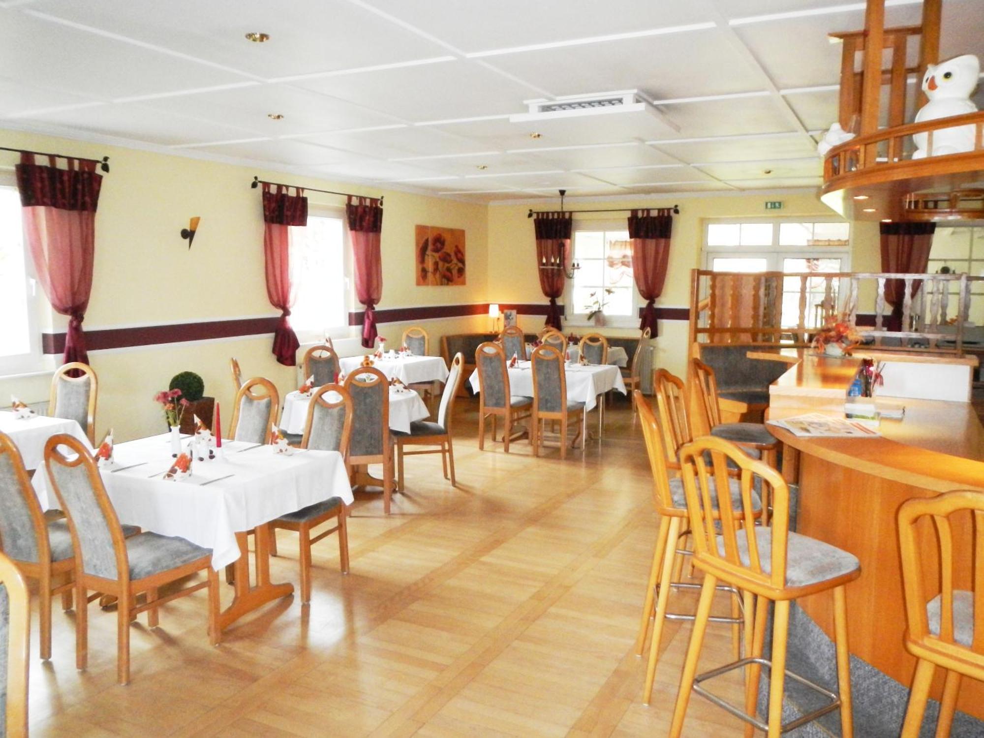 Kastanienhof Hotel Garni Зиновиц Екстериор снимка