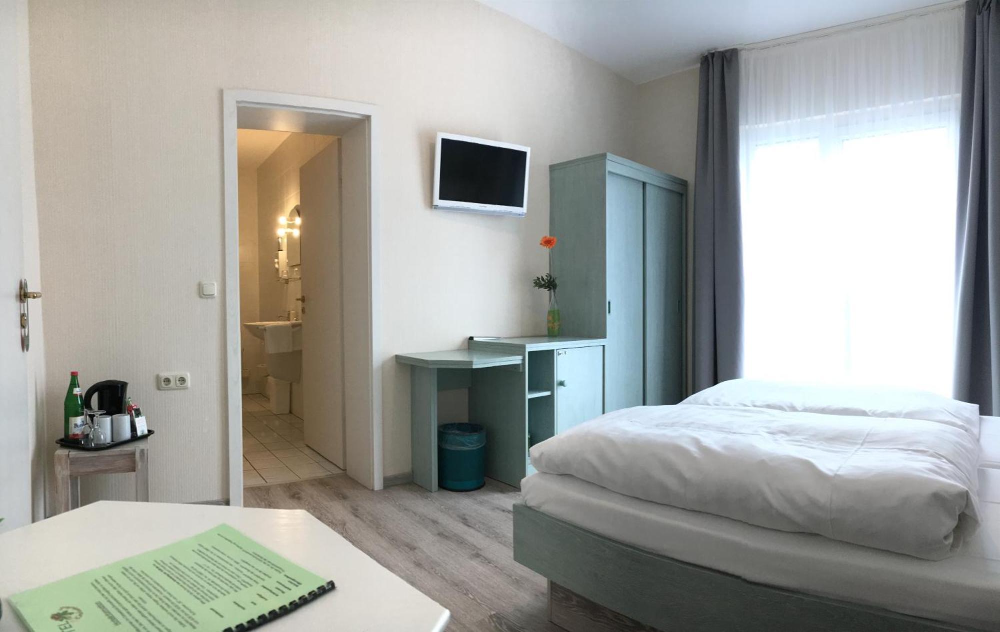 Kastanienhof Hotel Garni Зиновиц Стая снимка