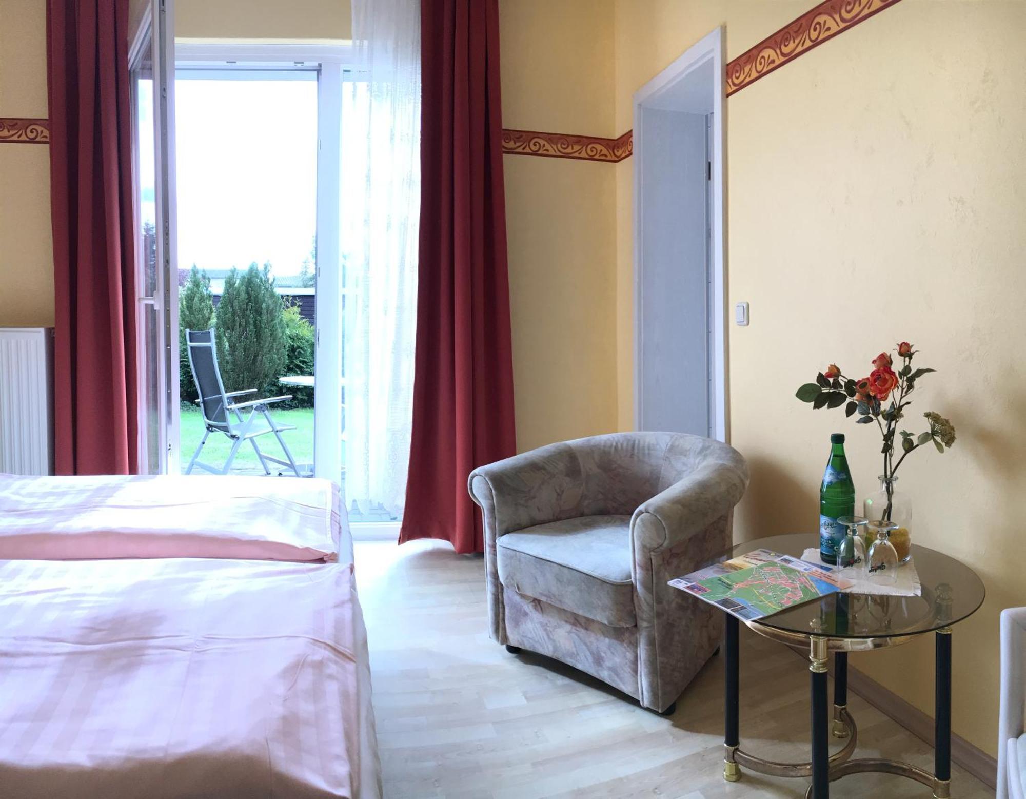 Kastanienhof Hotel Garni Зиновиц Екстериор снимка