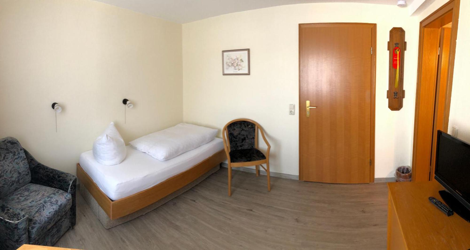 Kastanienhof Hotel Garni Зиновиц Стая снимка