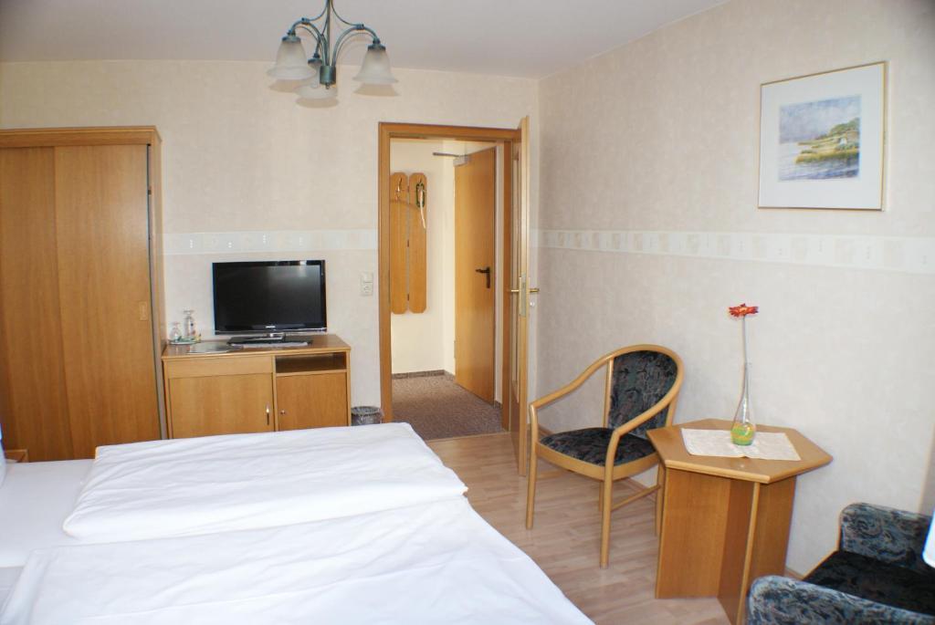 Kastanienhof Hotel Garni Зиновиц Стая снимка