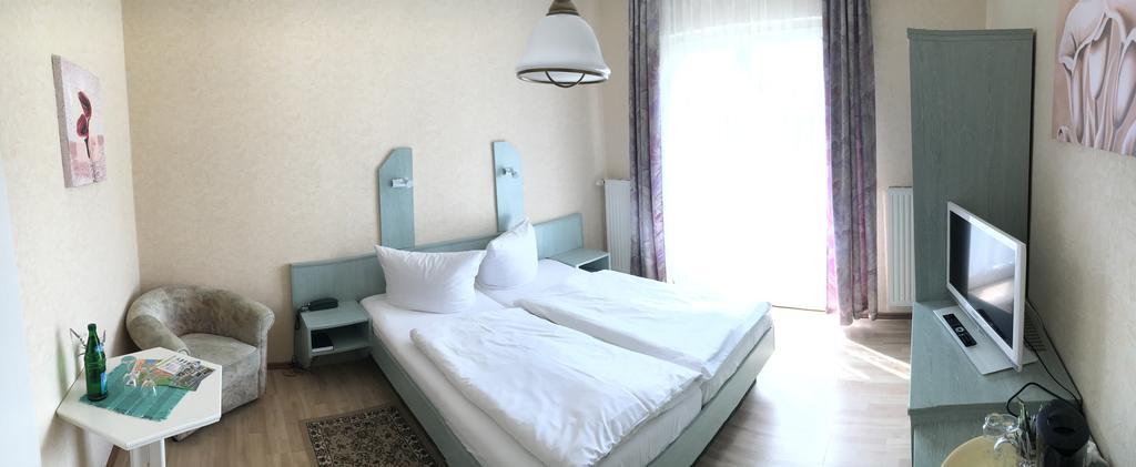 Kastanienhof Hotel Garni Зиновиц Екстериор снимка