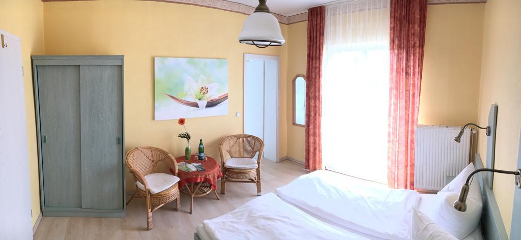 Kastanienhof Hotel Garni Зиновиц Екстериор снимка