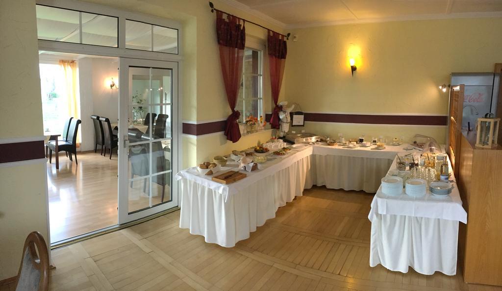 Kastanienhof Hotel Garni Зиновиц Екстериор снимка