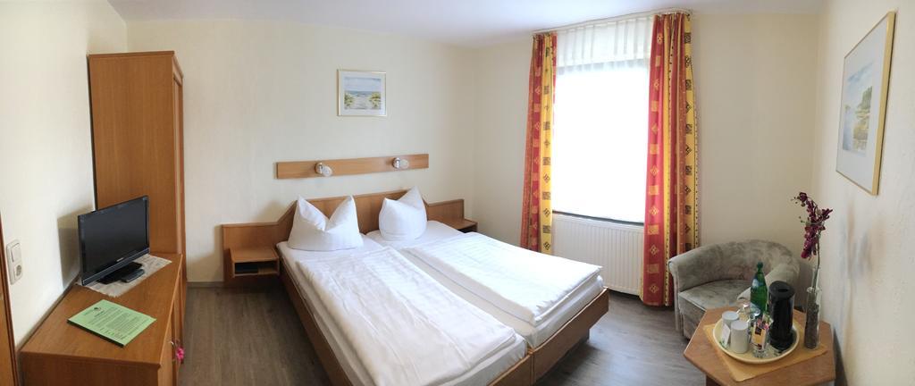 Kastanienhof Hotel Garni Зиновиц Стая снимка